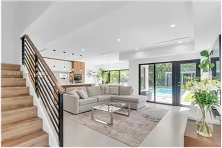 $10500 : Rental property with 4 bedro image 1