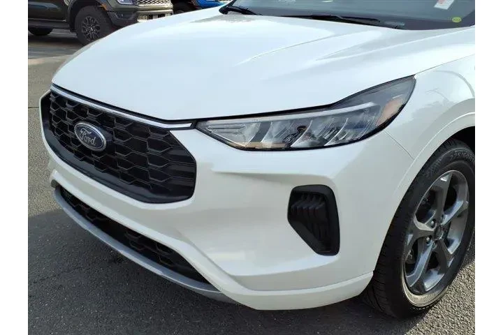 $18999 : Ford Escape 2023 ST-Line 4dr image 7