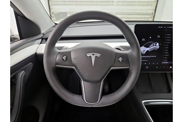 $37998 : Tesla Model Y 2023 AWD Long image 10