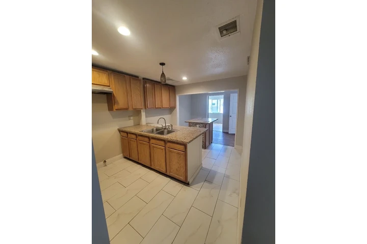 $3200 : Casa de renta trasera 2+1 image 4