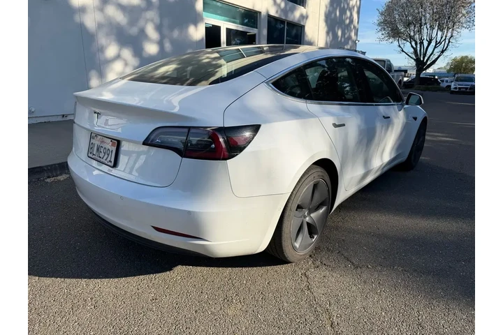$22000 : Tesla Model 3 2019 Mid Range image 5