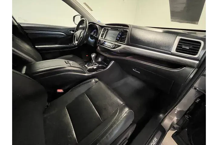 $27436 : Toyota Highlander 2018 image 10