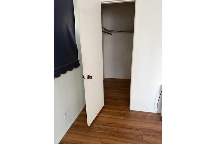 $1000 : Renta cuarto a mujer sola image 1