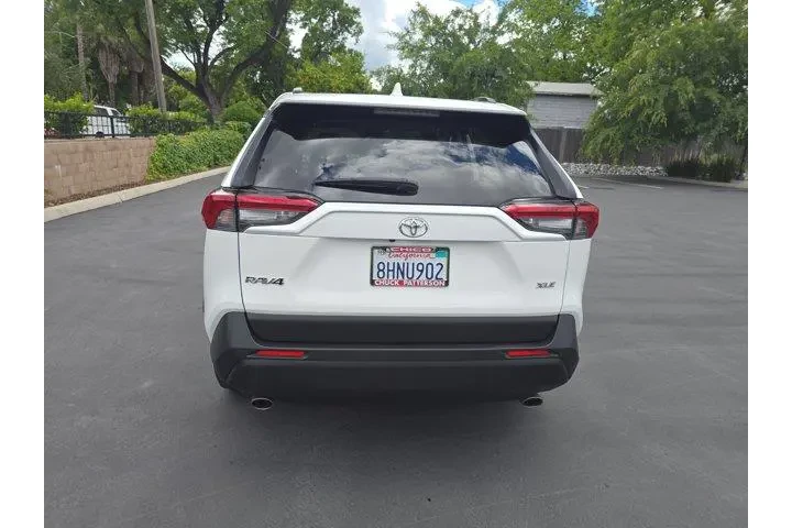 $24995 : Toyota RAV4 2019 XLE Premium image 4