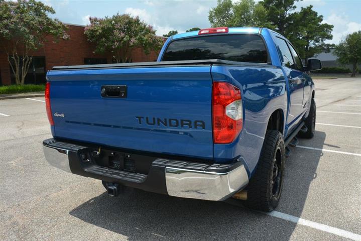 2016 Tundra SR5 image 9