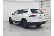 $21998 : Volkswagen Tiguan 2024 SE 4d thumbnail