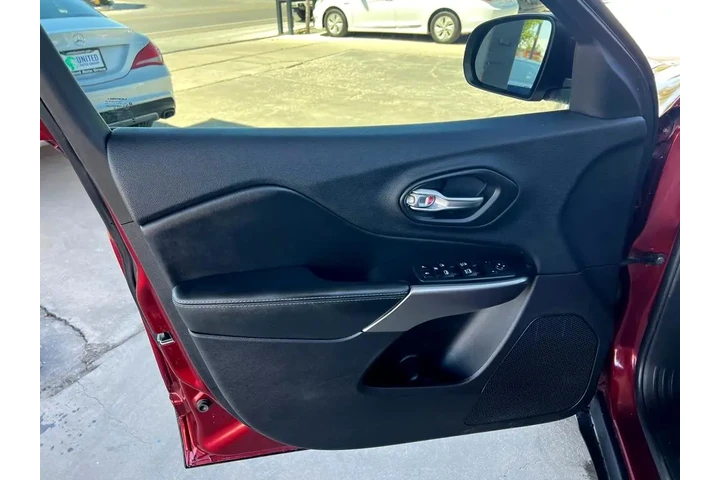 2020 Cherokee Latitude Plus 4 image 10