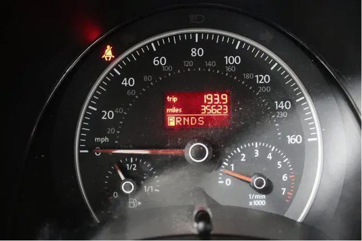 $11910 : Volkswagen New Beetle Conver image 10