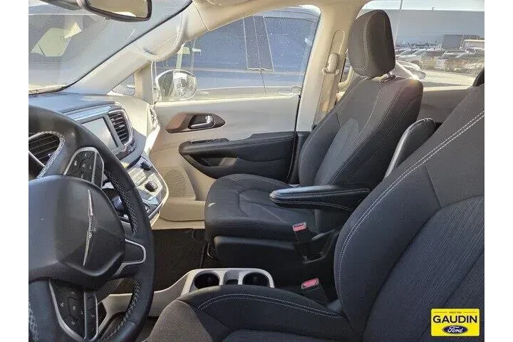 $23588 : Chrysler Voyager 2023 LX 4dr image 5