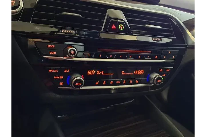 $16998 : BMW 5 Series 2019 530e iPerf image 8