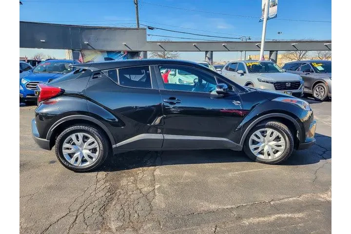 $12896 : Toyota C-HR 2019 LE 4dr Cros image 9