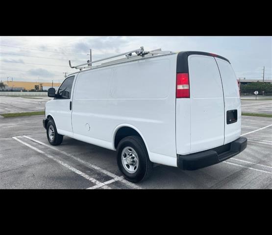 Chevrolet express 2500 image 6