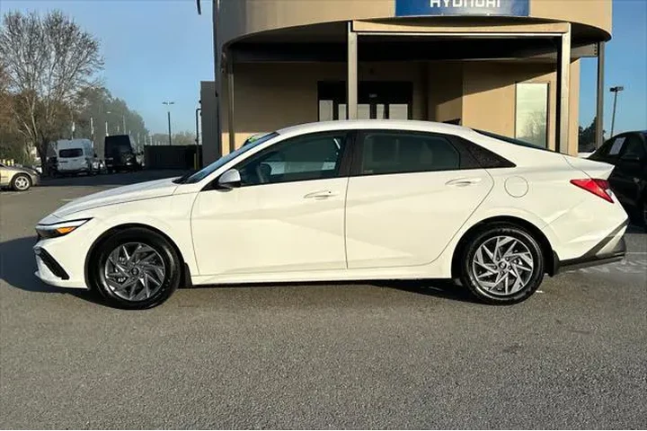 $22990 : Hyundai ELANTRA Hybrid 2025 image 7
