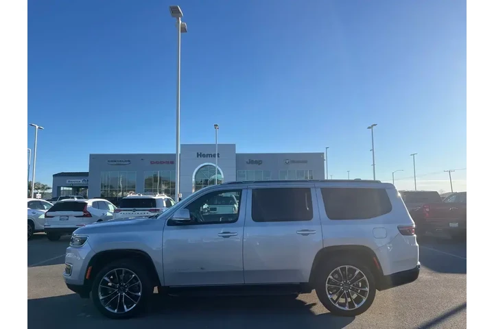 $38998 : Jeep Wagoneer 2022 4x2 Serie image 5