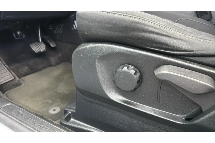 $12148 : Ford Edge 2018 AWD SE 4dr Cr image 6