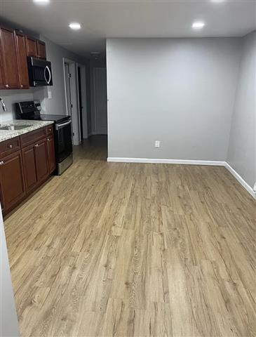 $1400 : 2BD 1BTH APARTMENT FOR RENT image 2