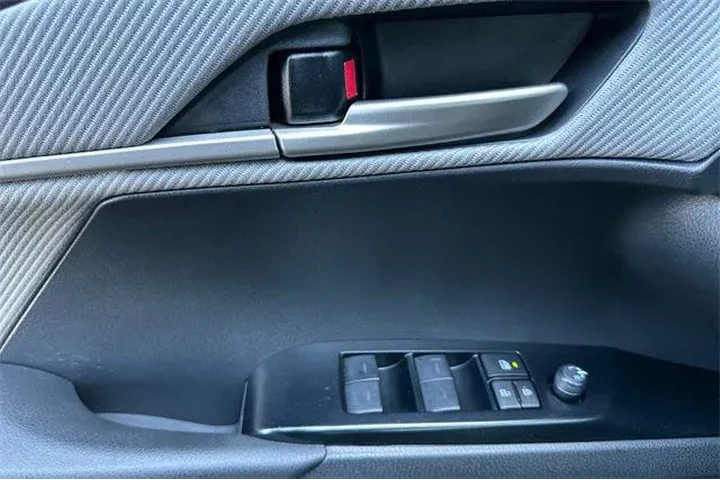 $28714 : Toyota Camry 2025 SE 4dr Sed image 8