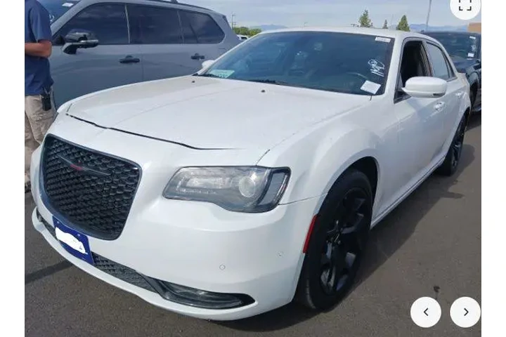 $22950 : Chrysler 300 2022 S V6 4dr S image 2