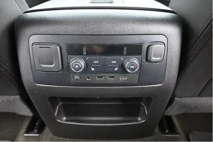 $28991 : GMC Yukon XL 2018 4x4 Denali image 10