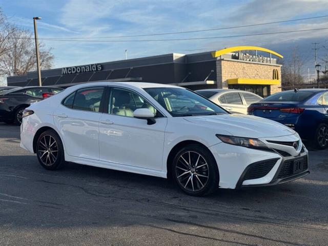 $17495 : 2021 Camry SE image 4