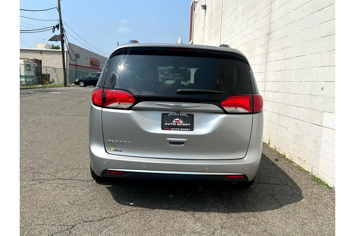 $14995 : 2018 Pacifica Touring L Plus image 4