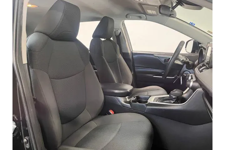 $24937 : Toyota RAV4 2021 AWD LE 4dr image 10