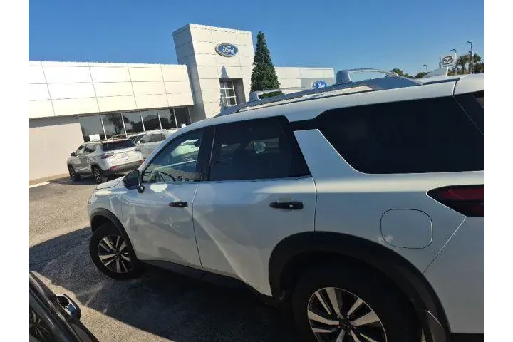 $26856 : Nissan Pathfinder 2023 AWD S image 6