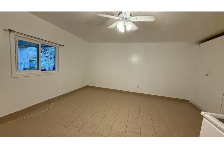 $1650 : Estudio amplio en LoNg Beach image 1