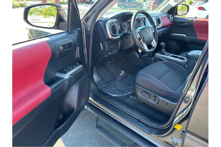 $35989 : Gold Certified2022 Tacoma SR5 image 2