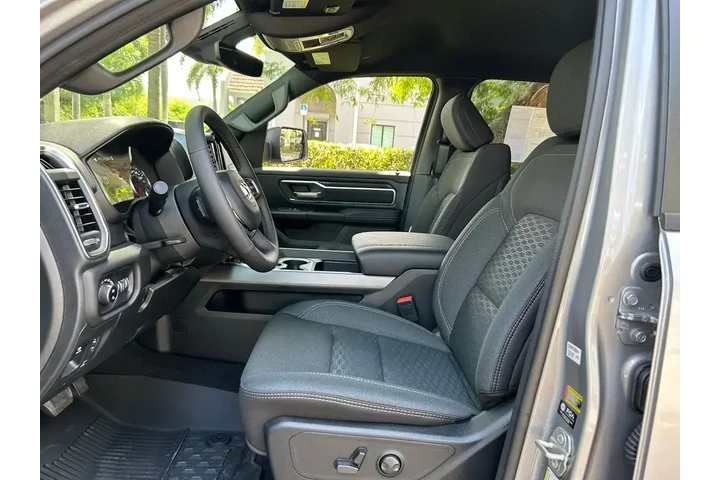 $38996 : Ram 1500 2025 4x4 Big Horn 4 image 9