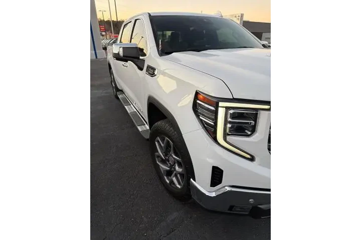 $38840 : GMC Sierra 1500 2022 4x4 SLT image 7