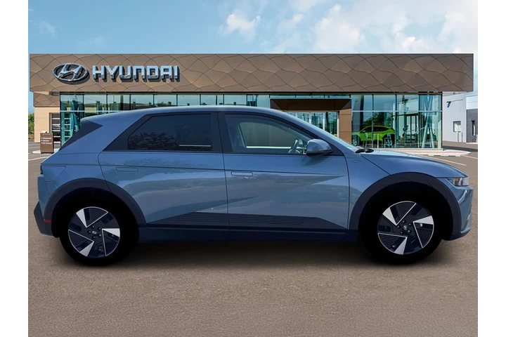 $32543 : Hyundai IONIQ 5 2026 SE 4dr image 9