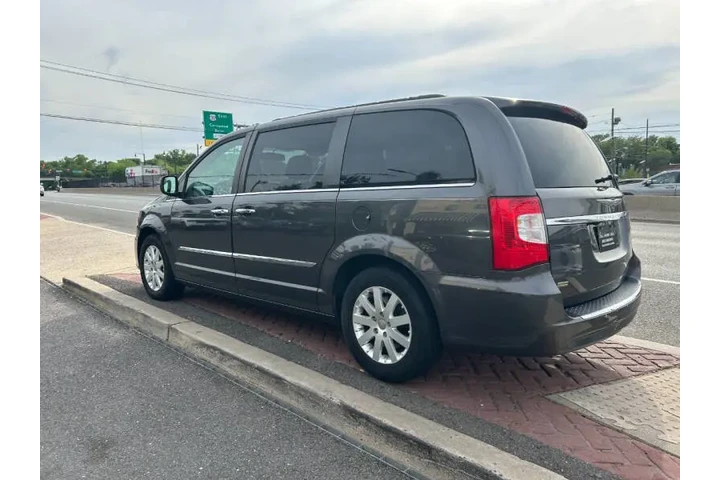 $8995 : 2015 Town and Country Touring image 6