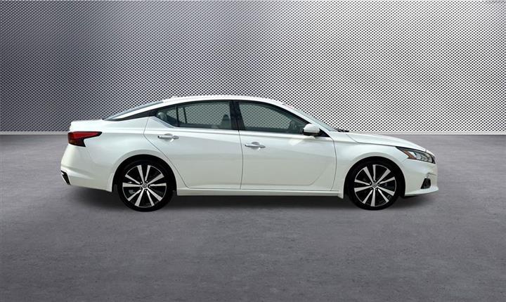 $19593 : 2020 Altima 2.0 Platinum image 9