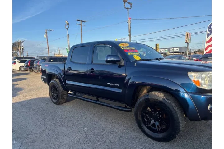 $14999 : 2005 Tacoma V6 image 3
