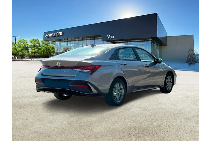 $16999 : Hyundai ELANTRA 2024 SEL 4dr image 7