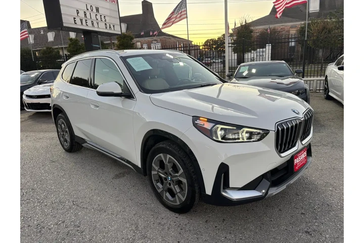 2025 BMW X1 xDrive28i image 3