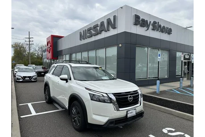 $27773 : Nissan Pathfinder 2024 AWD S image 2