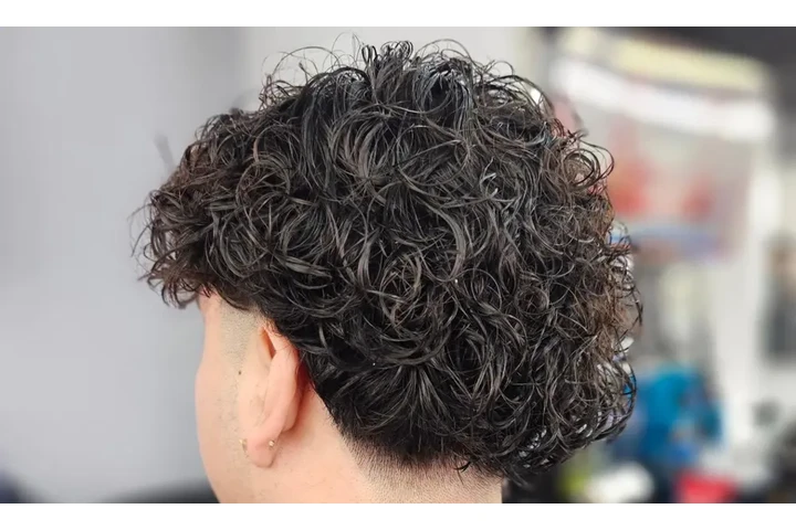 Peluquería y barbería image 5