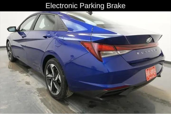 $19112 : Hyundai ELANTRA 2023 SEL 4dr image 6