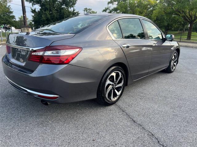 $9900 : 2017 Accord EX image 6