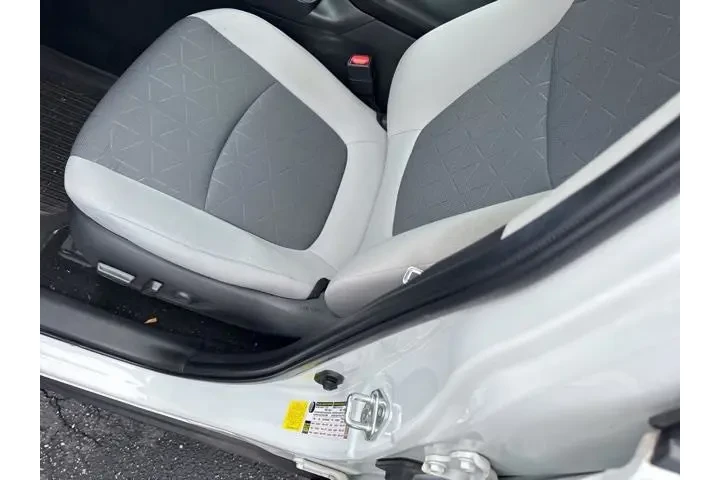 $26153 : Toyota RAV4 2022 XLE 4dr SUV image 7