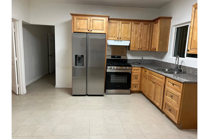 $1150 : Rento cuartos image 2