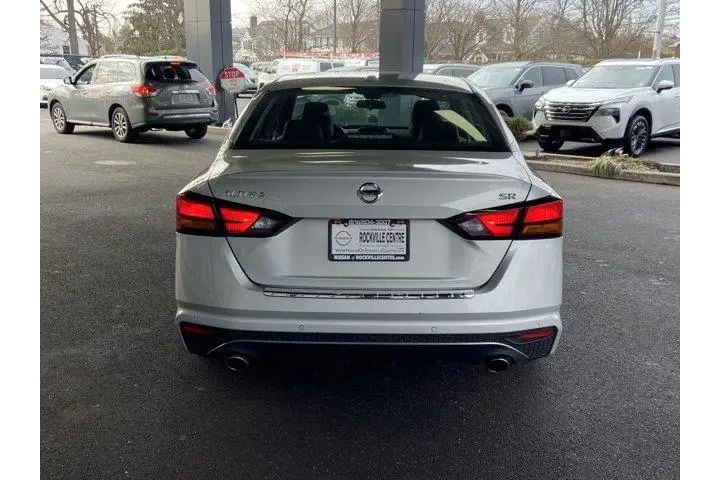 $13585 : Nissan Altima 2022 2.5 SR 4d image 6
