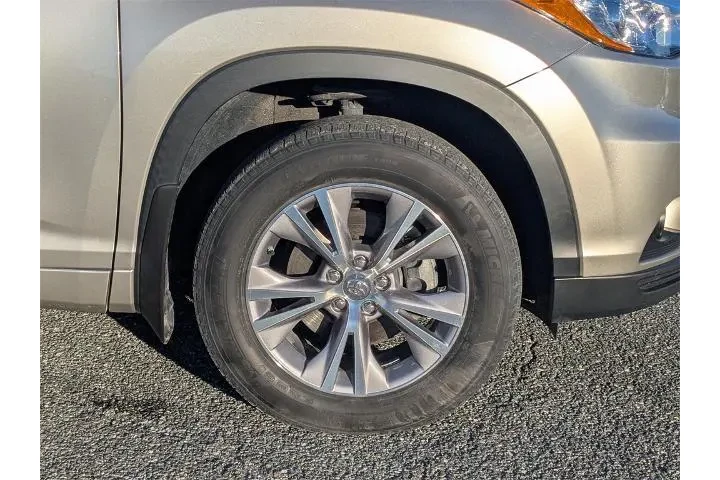 $22403 : Toyota Highlander 2015 XLE 4 image 10