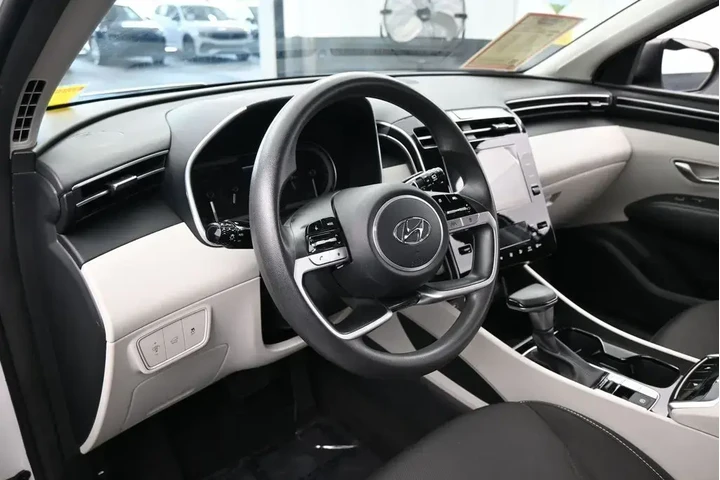 $19240 : Hyundai TUCSON 2024 SEL Flee image 10