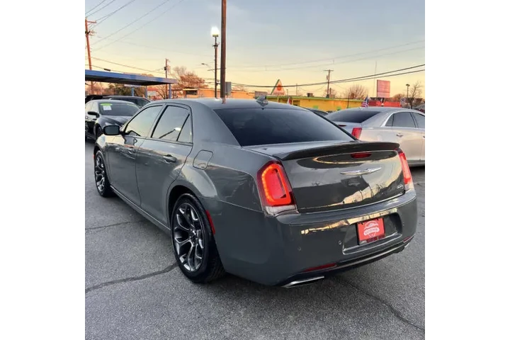 $18995 : 2018 300 S image 9