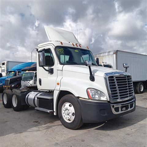 FREIGHTLINER CASCADIA DAY CAB image 3