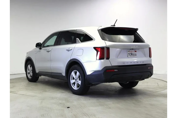 $22998 : Kia Sorento 2022 LX 4dr SUV image 2