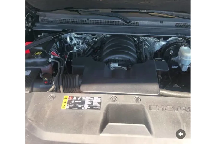 $16500 : 2017 Suburban LS image 6